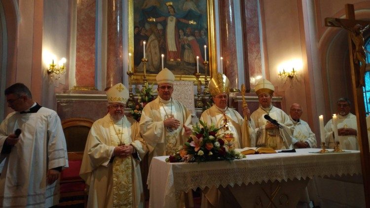 Il Cardinale Sandri celebra la Messa presso il Santuario della Madre di Dio a Faneromeni 