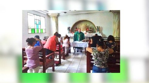 Sigue sitiada iglesia en Nicaragua. Sacerdote y 11 personas sin servicios básicos