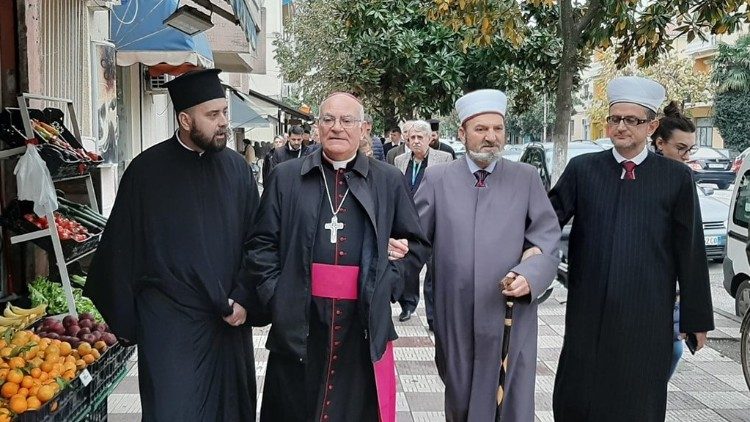 Capi-religiosi-a-Scutari-Albania.jpg