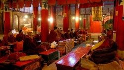 Tibet-Monastero-Gyantse-Buddismo-Preghiera.jpg