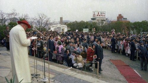 Giovanni Paolo II in Giappone: tradurre un disastro in un nuovo inizio 
