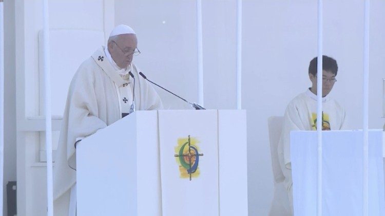 Papst Franziskus feiert die Heilige Messe in Nagasaki