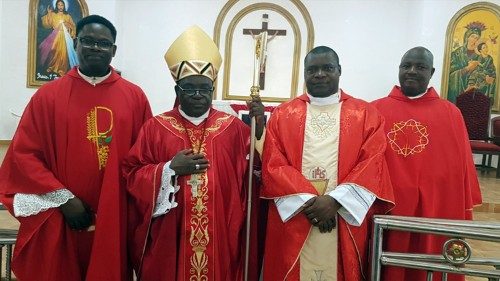 Nigeria: Bischof verhandelt mit Entführern 
