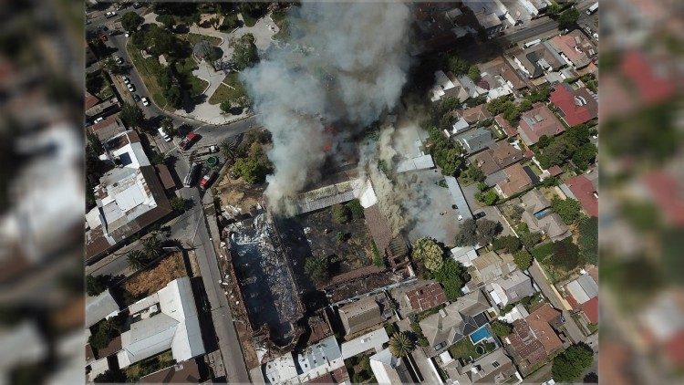 Igreja em chamas no Chile
