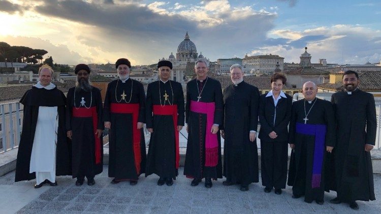 Членовете на смесената комисия за богословския диалог между Католическата и Асирийската източна църква