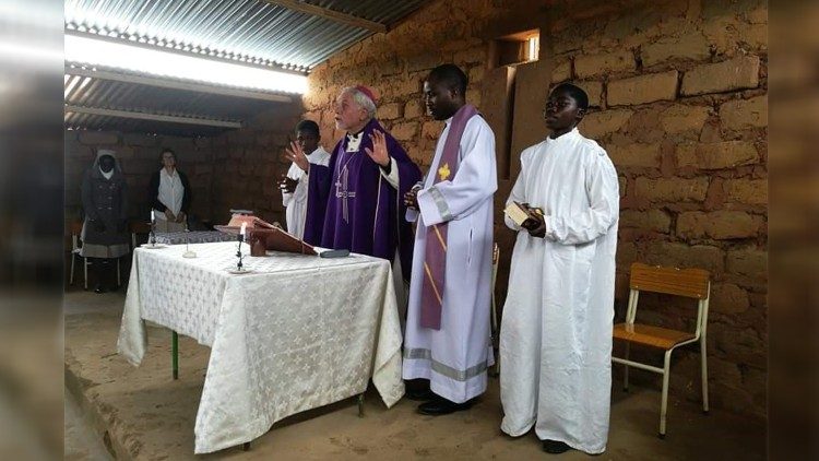 D. Tirso Blanco, Bispo do Luena,em Angola, em celebração do Advento