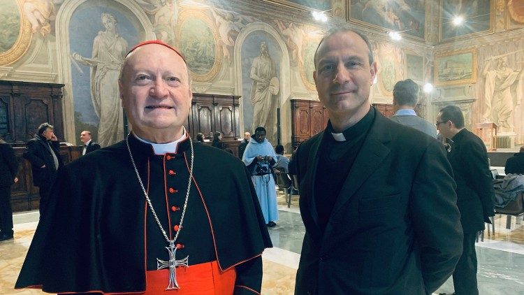 presidente y sub secretario del Pontificio Consejo de la Cultura, Cardenal Gianfranco Ravasi y Mons. Melchor Sánchez de Toca respectivamente