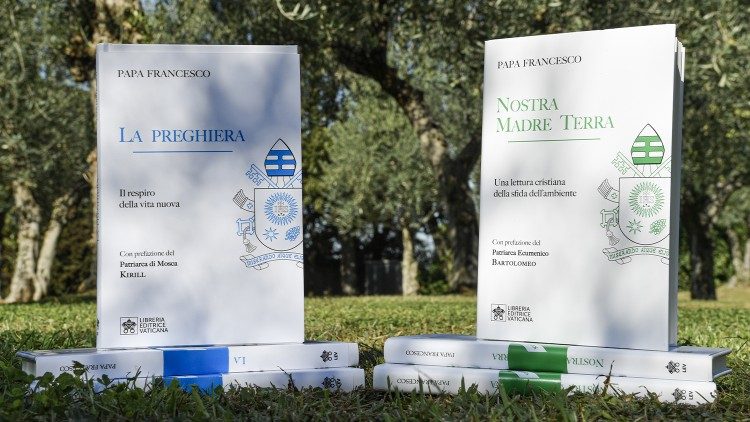 Os dois volumes da Coleção "Intercâmbio de dons" da Livraria Editora Vaticana