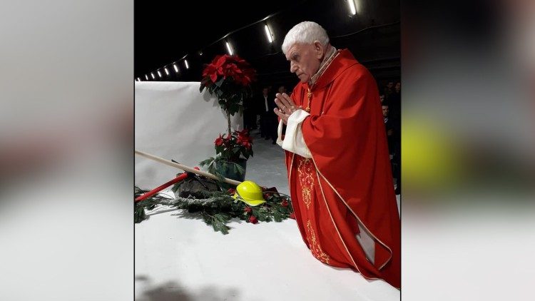 Kardinolas Ernest Simoni aukoja Mišias už žemės drebėjimo Albanijoje aukas