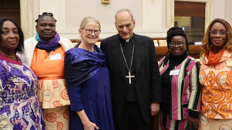 Anna Skarhed (3.v.l.) mit anderen Teilnehmenden am vatikanischen Kongress zum Thema Menschenhandel
