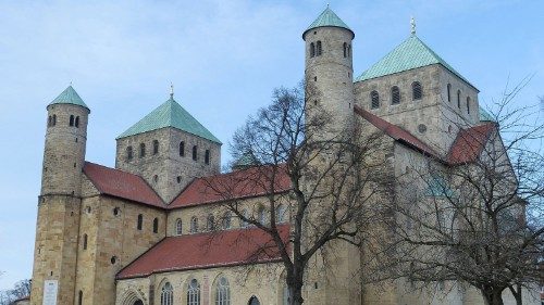 D: Bistum Hildesheim veröffentlicht Missbrauchs-Gutachten