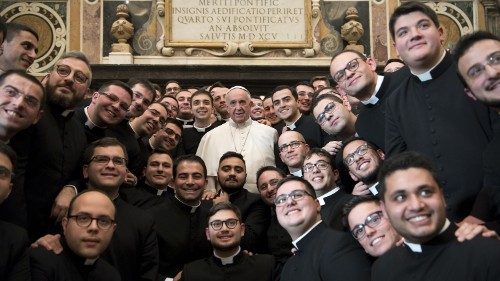 Vatikan: Papst eröffnet Symposium zu Priestern und Berufung