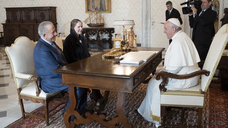 Papa Françesku priti në vizitë private ministrin e jashtëm të Kosovës z. Pacolli