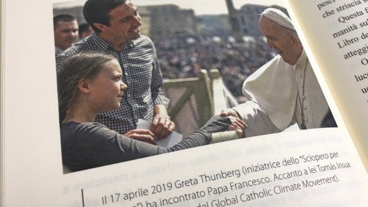 Greta Thunberg incontra il Papa, insieme a Tomas Insua del Global Catholic Climate Movement