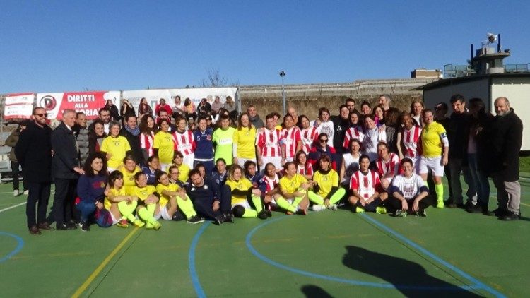 La squadra femminile di calcio del Vaticano al torneo di Rebibbia