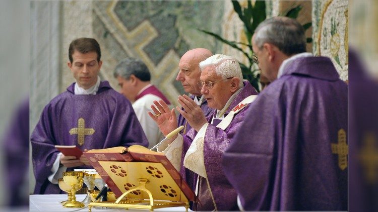 Popiežius Benediktas XVI ir kardinolas Špidlikas Redemptoris Mater koplyčioje 2009 m.