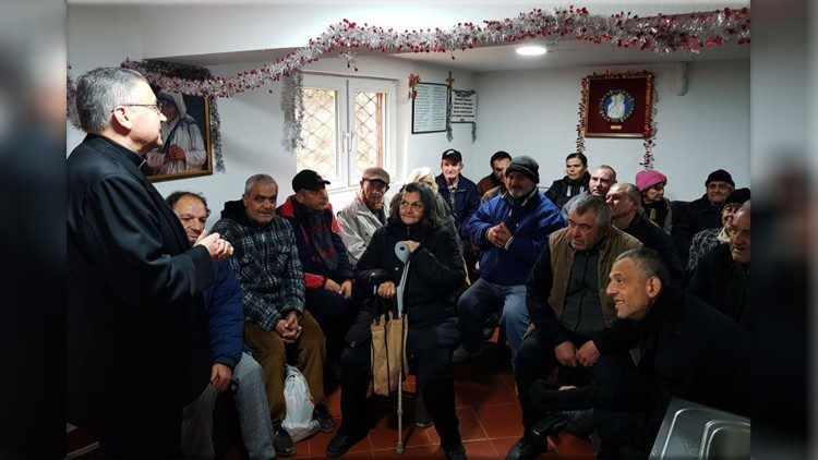 Бискупот Стојанов со лица во потреба