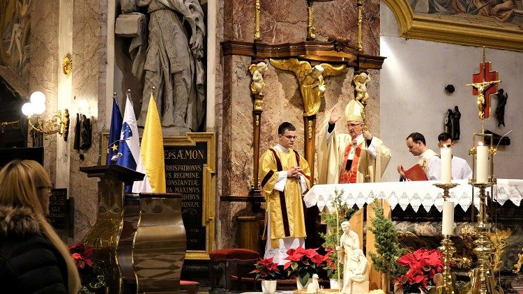 Erzbischof Stanislav Zore bei der Christmette in der Laibacher Kathedrale