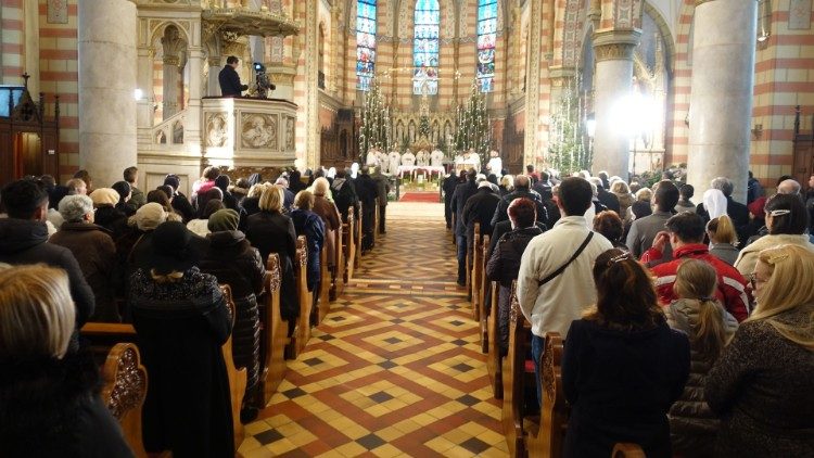 Вярващи на литургия за Рождество Христово през 2019 г.