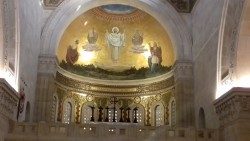 Santuario-della-Trasfigurazione-al-monte-Tabor.jpg