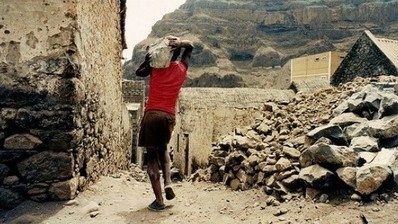 2020.01.04 Cabo Verde - trabalhador  Capo Verde - lavoratore