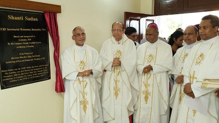 Cardinal Oswald Gracias (2nd  from left) at the inauguration of the new CCBI secretariat extention. 