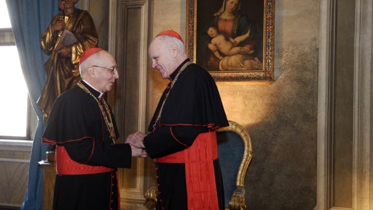 斐洛尼枢机在担任圣墓骑士团团长就职典礼上