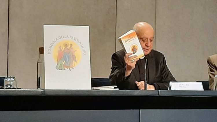 Arkivyskupas Salvatore Fisichella Vatikane pristato Dievo Žodžio sekmadienį