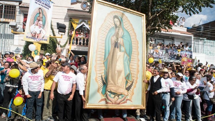 Giới trẻ Mexico với Đức Mẹ Guadalupe