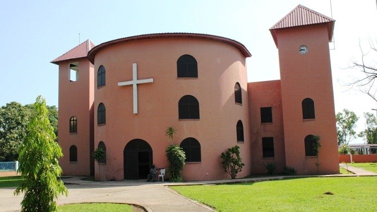 2020.01.24 Sé Catedral da Diocese do Dundo, em Angola ** Cattedrale della diocesi di Dundo, in Angola  Programma Portoghese