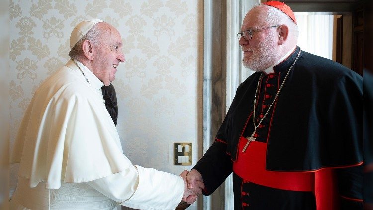 Archivbild: Papst Franziskus und Kardinal Marx bei einer Audienz am 3. Februar 2020