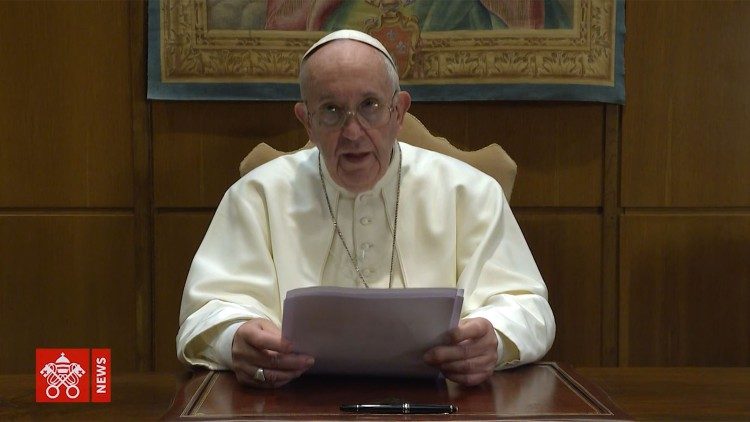 Papeževo video sporočilo ob prvi obletnici podpisa dokumenta o človeškem bratstvu.