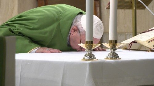 Il Papa: Dio non rinnega i figli, non negozia la sua paternità
