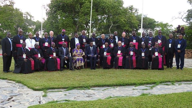 Malawi, Zambia and Zimbabwean Bishops with Zambian President, Edgar Lungu who is with the country's Minister for Religious Affairs
