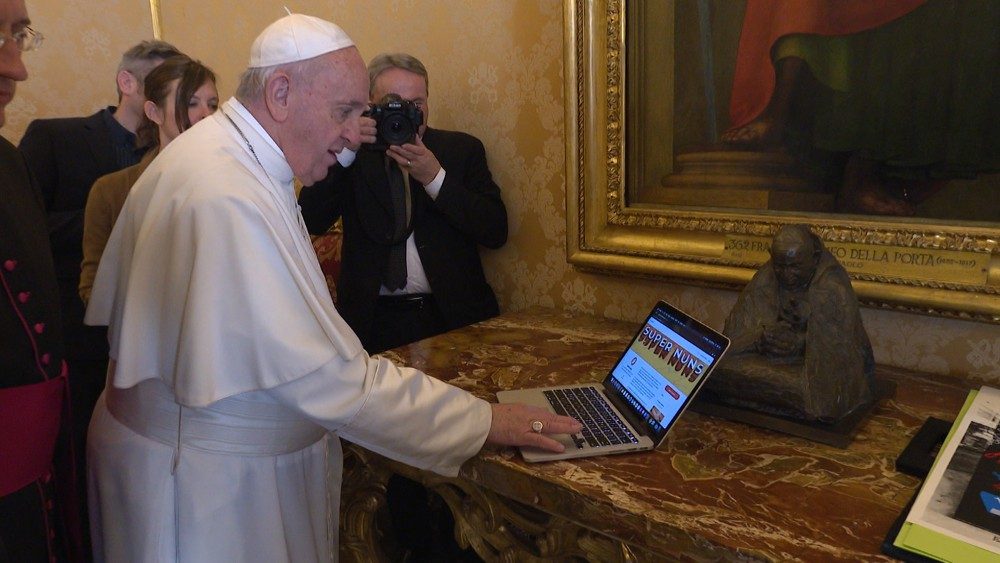 Il Papa inaugura "Super nuns"