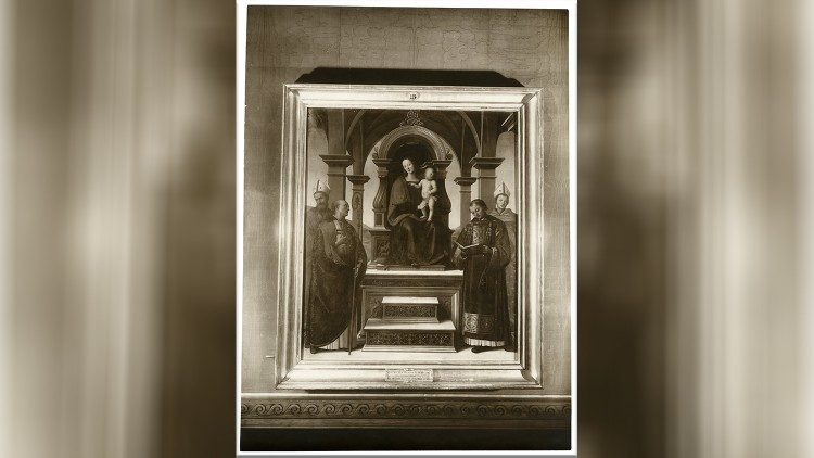 La Pala dei Decemviri nella Pinacoteca Vaticana ai tempi di Pio X. Foto © Governatorato SCV – Direzione dei Musei