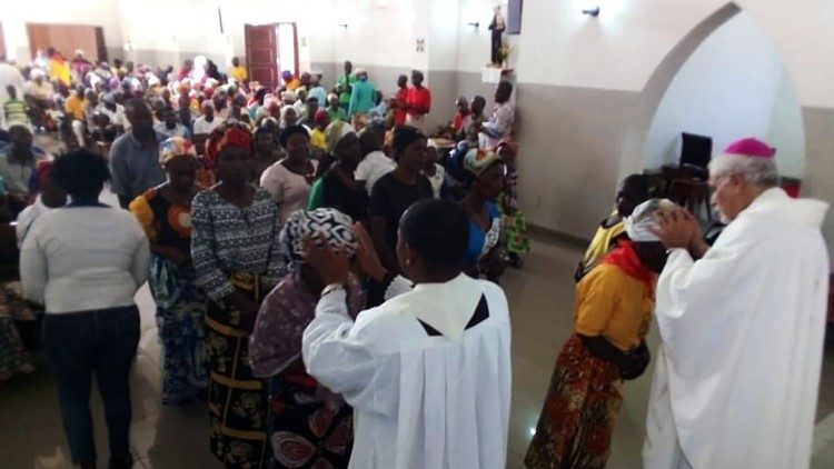 Bênção e unção dos enfermos na Catedral de Lwena, em Angola