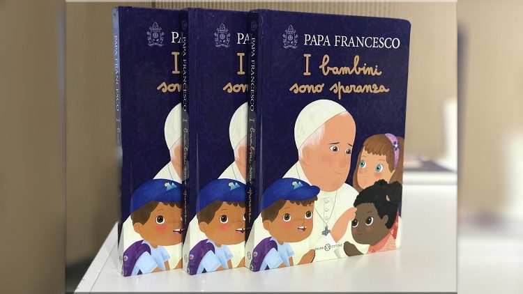 Le livre d'images «Les enfants sont l'espérance» du Pape François présenté à Rome le 14 février 2020. 