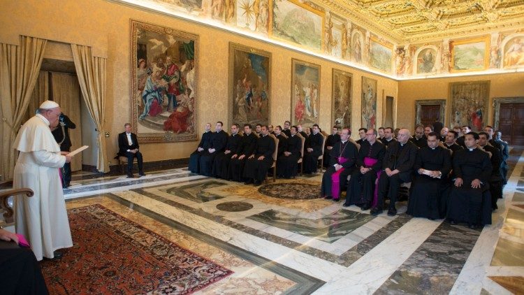 Studenti Papinske crkvene akademije na audijenciji kod Pape 2015. godine