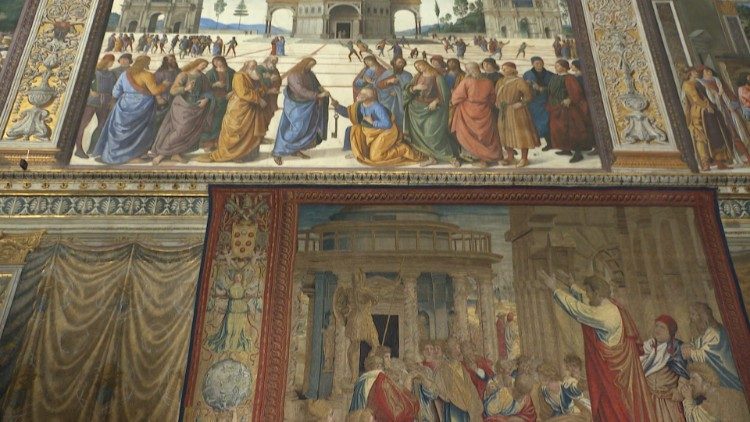 L' arazzo "San Paolo predica ad Atene", appeso sotto "La consegna delle chiavi" del Perugino