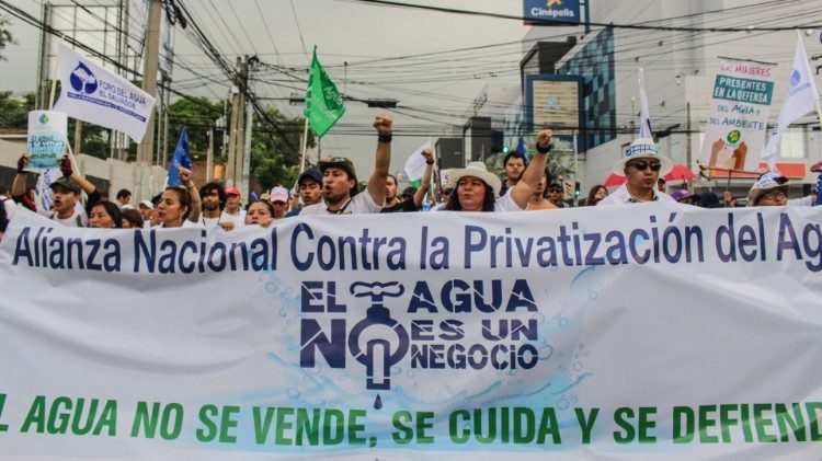 Ilustrační foto: Pochod proti privatizaci vody v Salvadoru (2020)