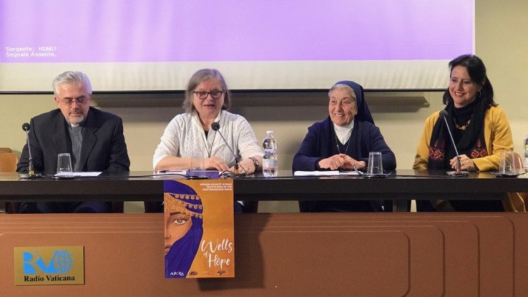 Suor Gabriella Bottani (seconda da sinistra) alla presentazione del documentario