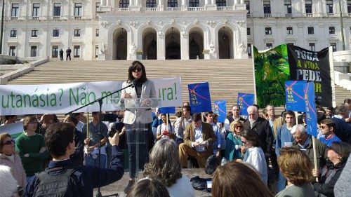 Eutanasia in Portogallo: indignazione dei vescovi per l'approvazione della legge 