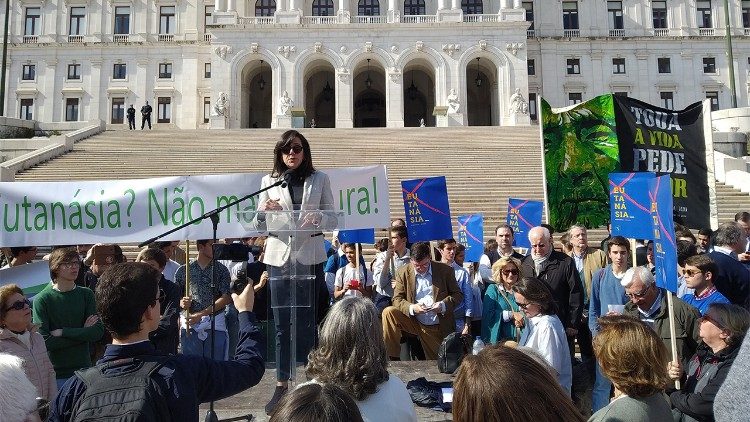 Manifestação contra a despenalização da eutanásia em Lisboa  
