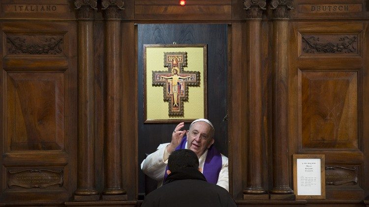 Il Papa confessa un presbitero (15-02-2018)