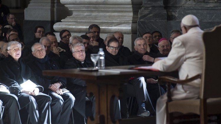 صورة من الأرشيف للقاء البابا مع كهنة أبرشية روما في 15 شباط فبراير 2018