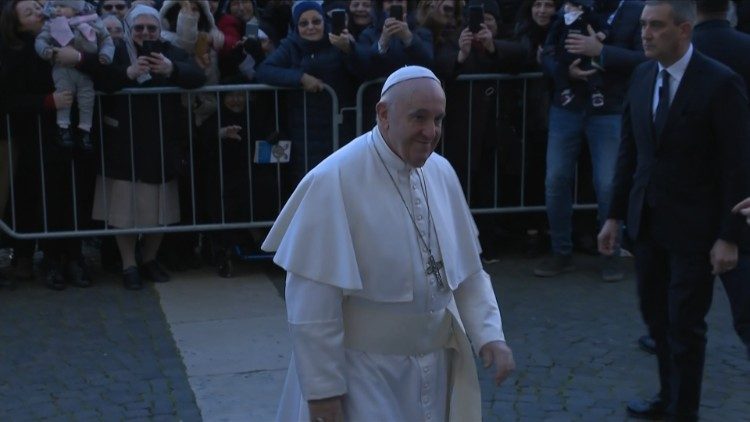  Papa Françesku në Bari