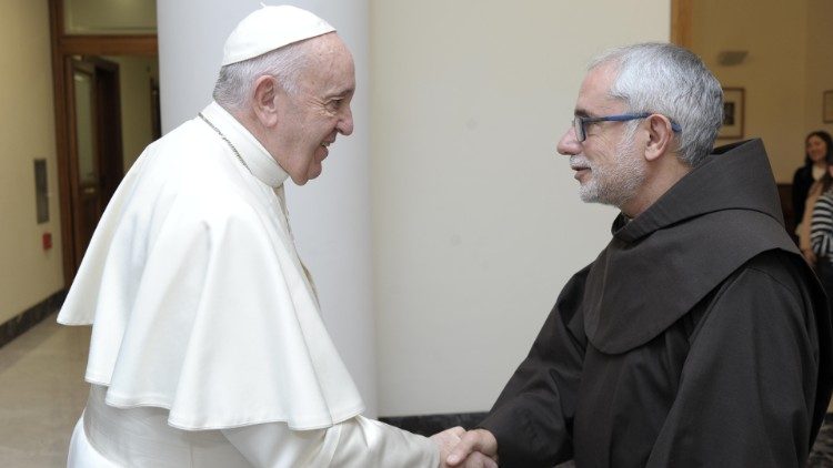 Fr. Rodrigo Peret também cumprimentou o Papa