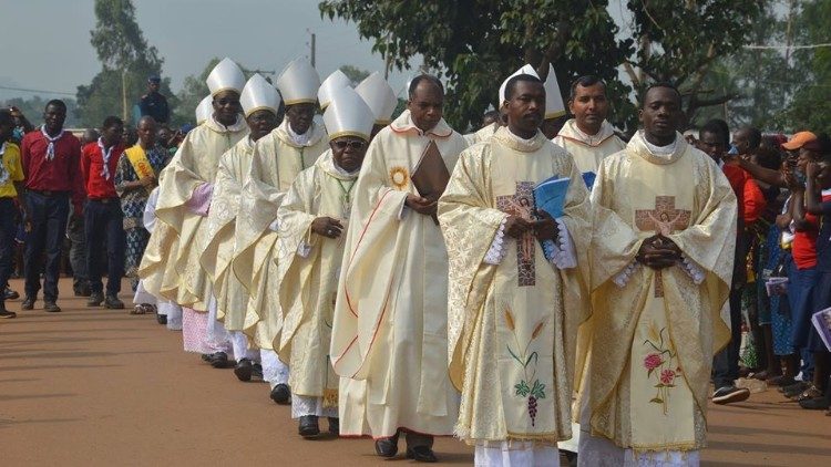 Benin- Processione dei vescovi 