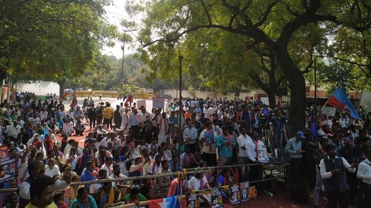 印度来自各地的贱民聚集在新德里举行示威活动 